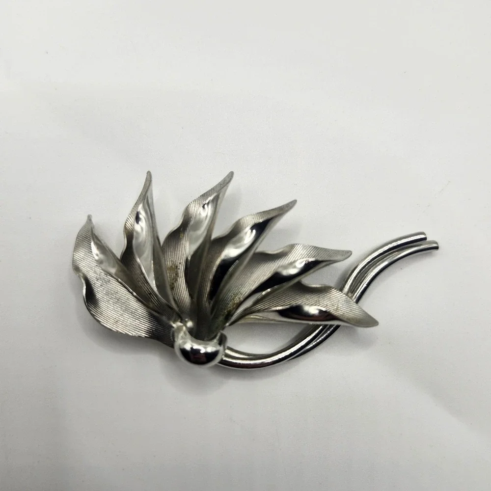 Vintage Silver Tone Textured Leaf Spray‎ Brooch Pin Mid Century Modern Design